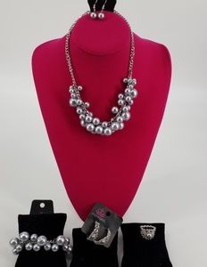 Paparazzi Necklace Set